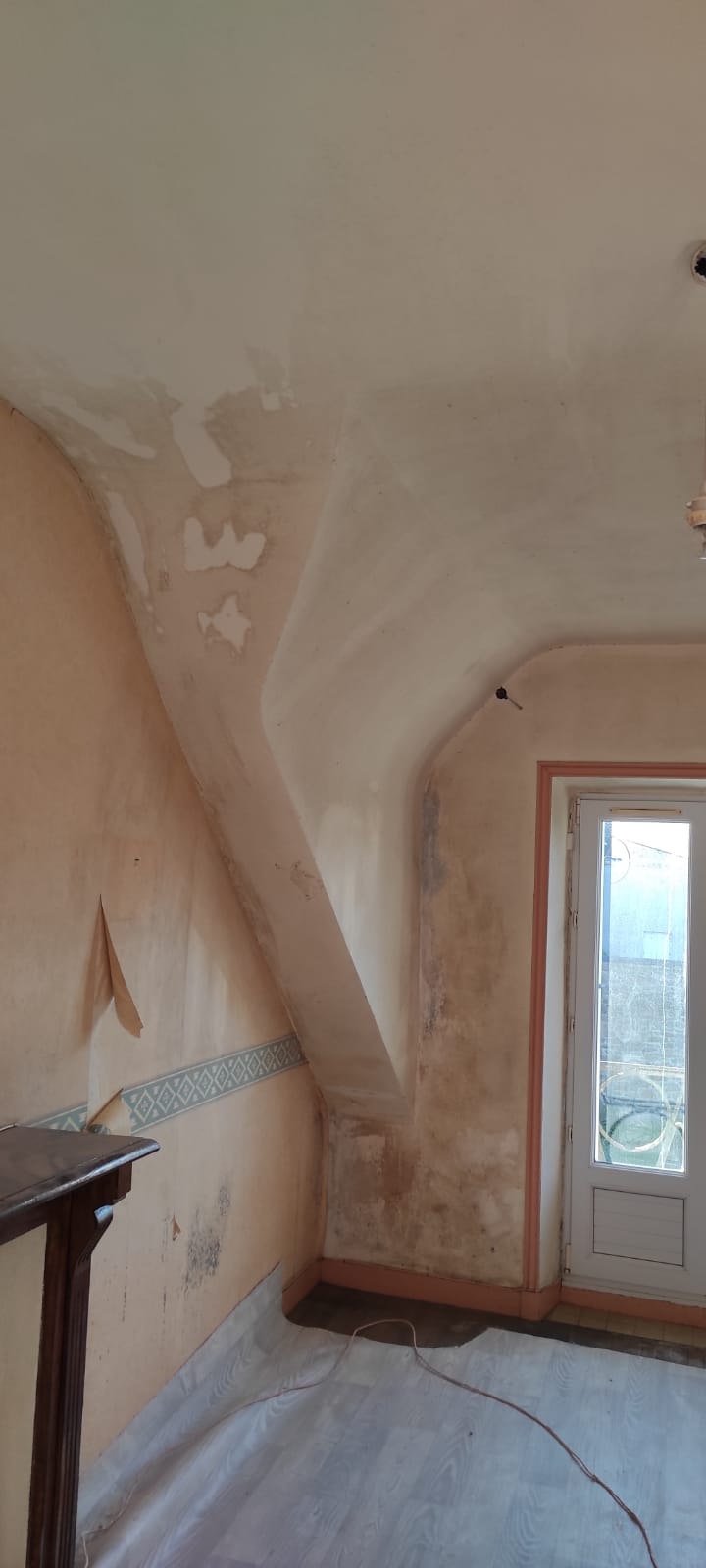 Démolition intérieure mur et plafond - avant