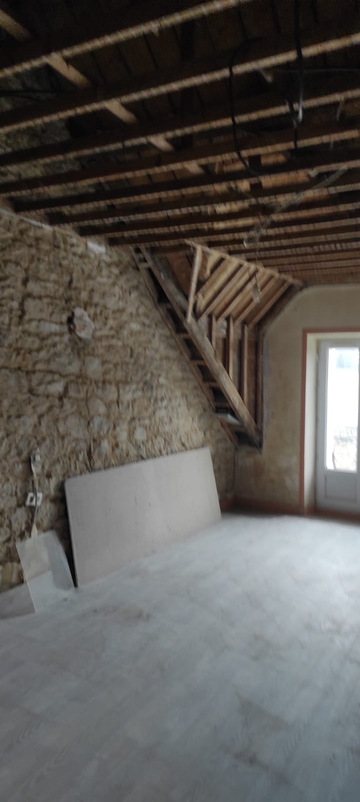 Démolition intérieure mur et plafond - après