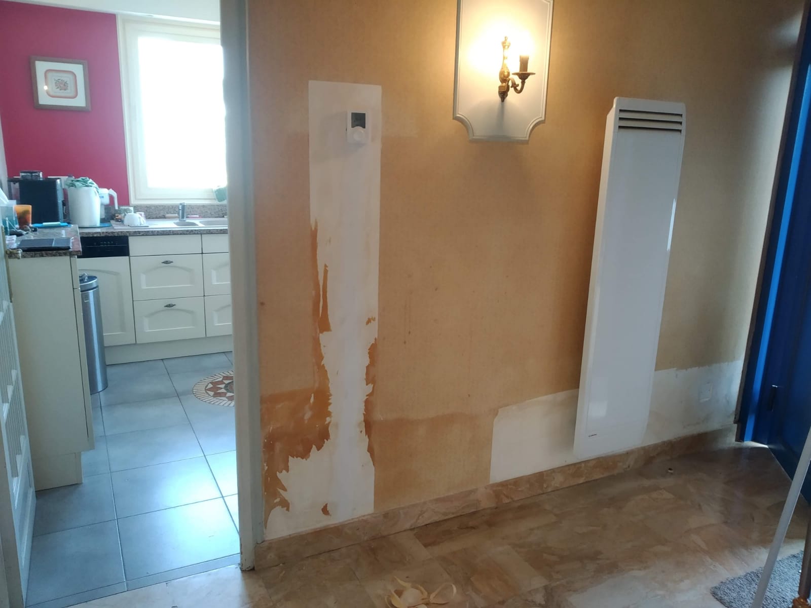 Détapissage et peinture mur intérieur - avant