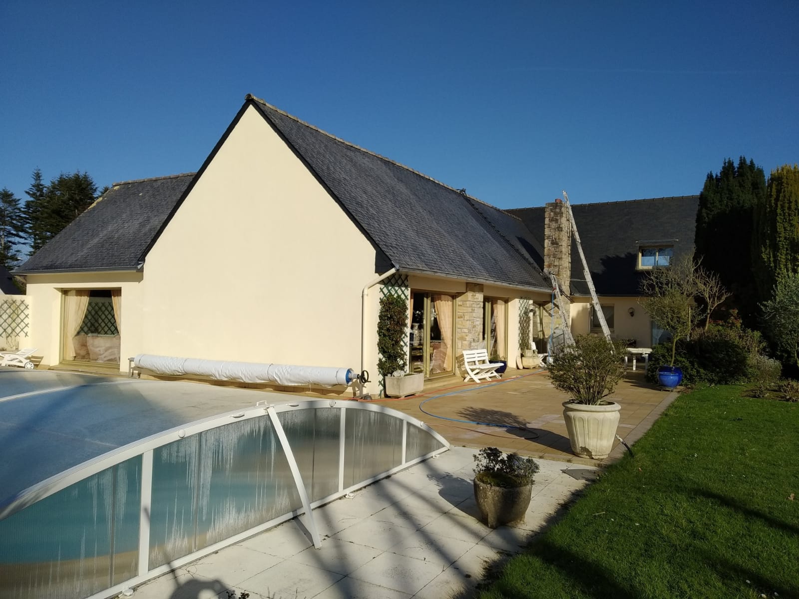 Traitement de nettoyage de toiture - avant